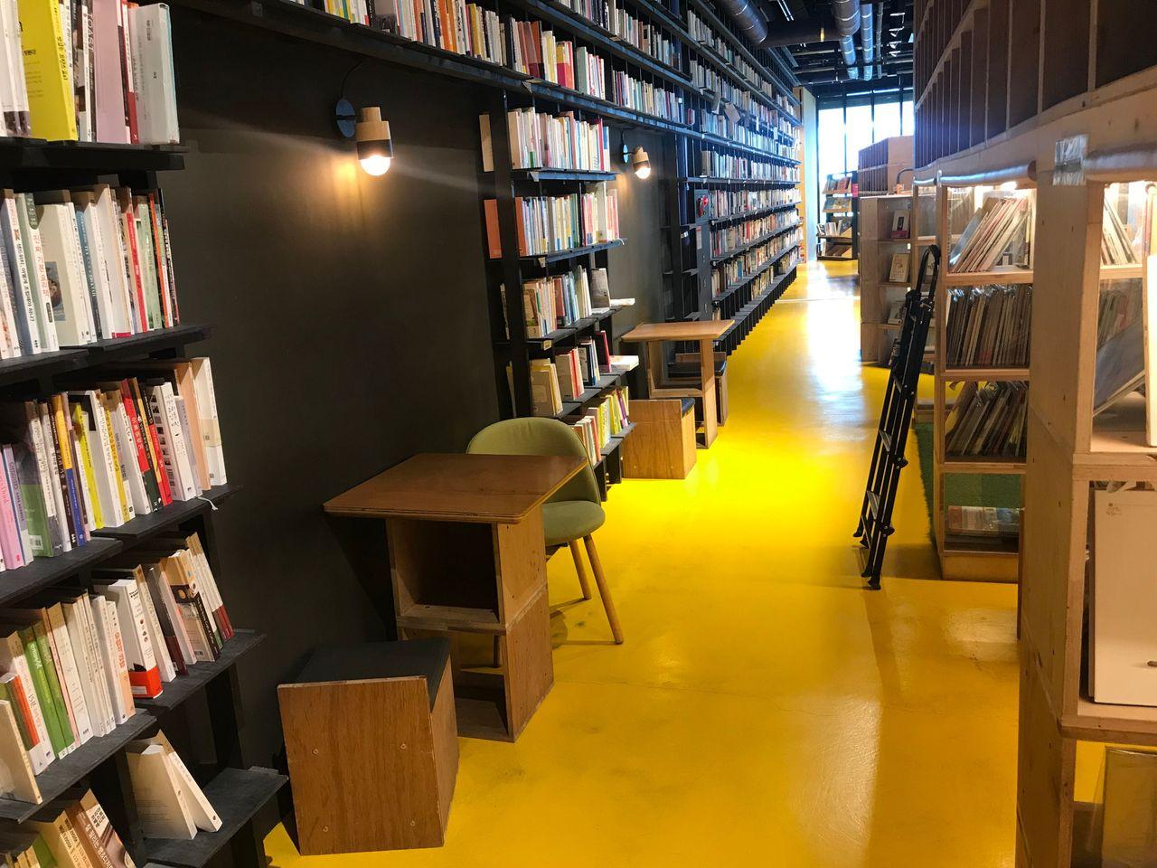 Seoul Attraction: Book Park, Itaewon. An Amazing Photogenic Library.